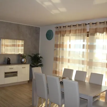 Tadi Laro Luxury Deluxe Comer Apartamento Colico