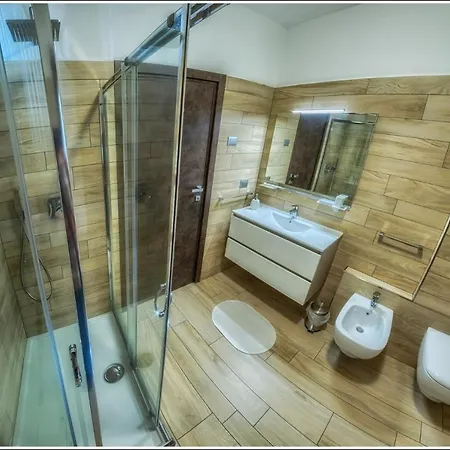 Tadi Laro Luxury Deluxe Comer Apartamento Colico