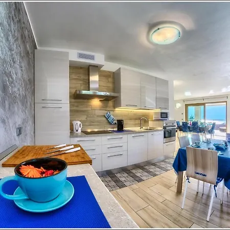 Apartment Tadi Laro Luxury Deluxe Comer