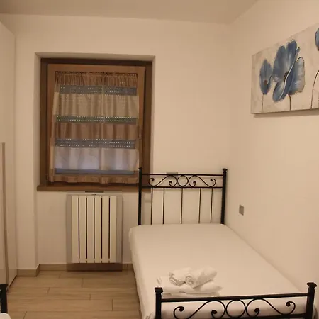 Tadi Laro Luxury Deluxe Comer Apartment Colico