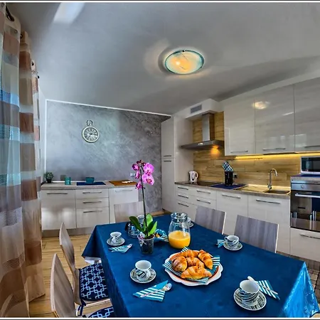 Tadi Laro Luxury Deluxe Comer Apartment